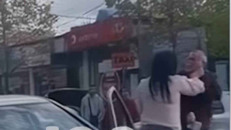 Del nga automjeti dhe sulmon të moshuarin teksa po kalonte në vijat e bardha, policia ndalon 46-vjeçaren në Tiranë