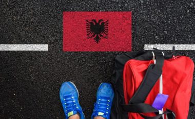30 për qind e shqiptarëve kanë emigruar, gjysma e popullsisë dëshiron ose planifikon të largohet