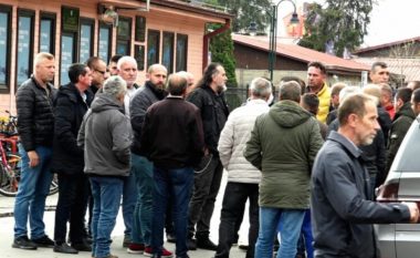 Transportuesit privat protestuan para NTP-Shkup, kërkojnë sqarim për borxhin