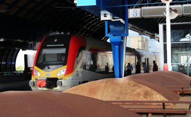 OBRM-PDUKM: Trenit Shkup – Manastir i duhen 10 orë, ndërsa drejtorët e “Hekurudhave” marrin paga mbi 70 mijë denarë