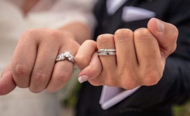 Arsyet pse disa njerëz nuk mbajnë unazë martese