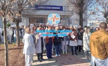 Sindikata e Punëtorëve Shëndetësorë, menaxhmenitit të SHSKUK-së: Nuk do të ketë paqe sociale në QKUK derisa nuk i trajtoni infermierët me nder