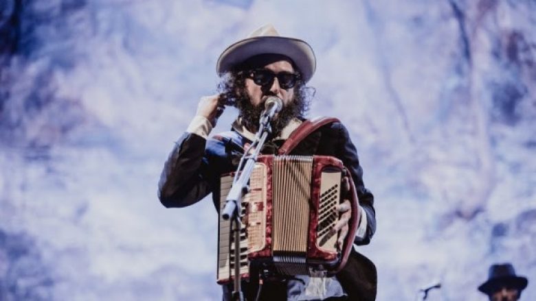 Këngëtari italian Capossela vjen me koncert në Pejë më 8 nëntor: “Unë, Italia dhe bota shpirtërore përtej Adriatikut”