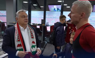 “Hungaria e Madhe”: Shalli që kishte veshur Orban ka nxitur reagime në Serbi, Rumani dhe Ukrainë