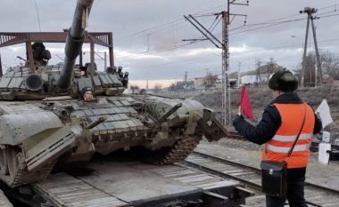Inteligjenca britanike: Moska po has në vështirësi në furnizimin e forcave ushtarake në Ukrainë