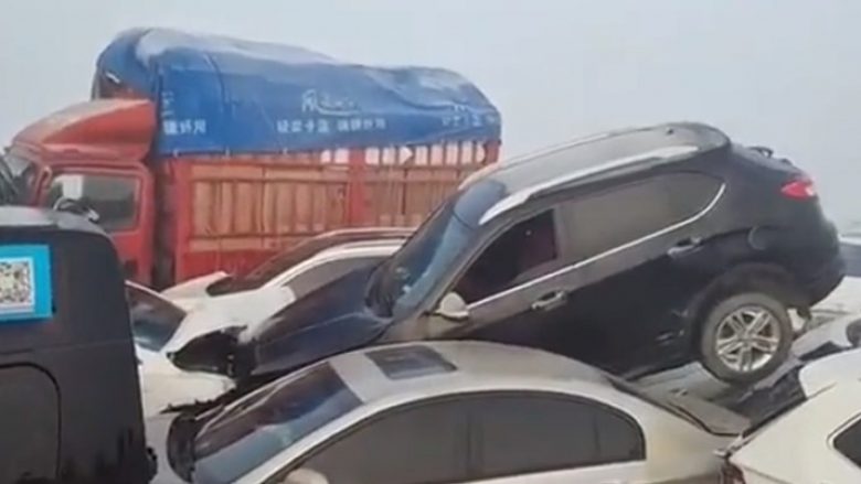 Aksident zinxhiror në Kinë, përfshihen 200 vetura – humb jetën një person