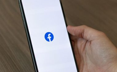 Përdoruesit në mbarë botën raportojnë se ka “rënë” Facebook