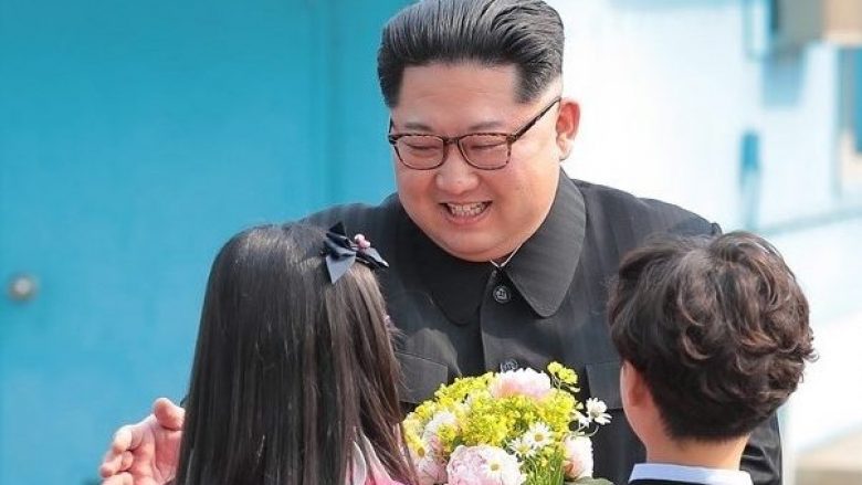 Bombë dhe revole, prindërit në Korenë e Veriut urdhërohen t’u vendosnin fëmijëve të tyre emra të çuditshëm
