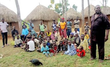 Fermeri nga Uganda me 102 fëmijë, 12 gra dhe 568 nipër thotë se nuk do ta rrisë më numrin e anëtarëve për shkak të kostos së jetesës