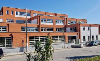 Kapen dy të mitur me lëndë narkotike në një shkollë në Durrës
