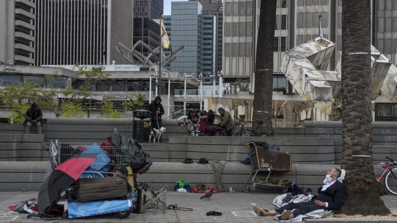 Të pastrehët paditën qytetin e San Franciscos, gjykata i ndaloi autoritetet t’i largonin nga rrugët