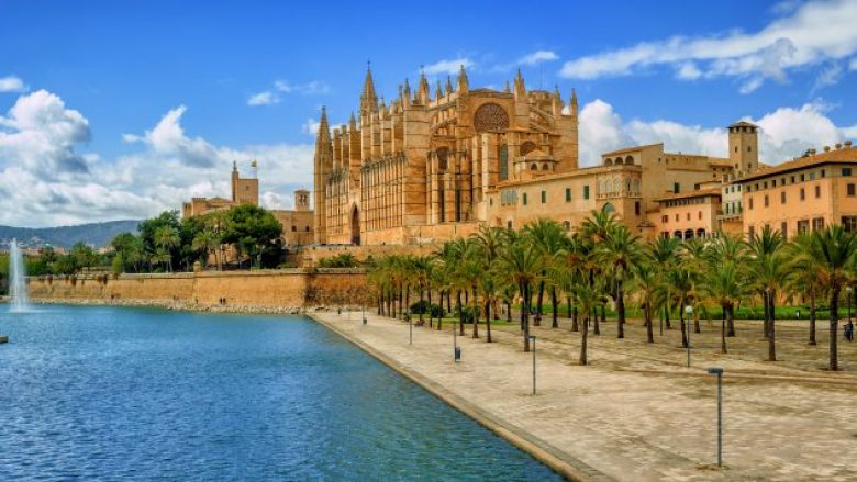 Transporti falas në Mallorca, por jo edhe për turistët