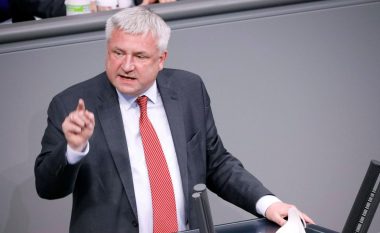Deputeti gjerman për zhvillimet në veri: Është absolutisht e dëmshme për aspiratat e Serbisë dhe Kosovës drejt Evropës
