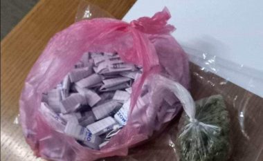 Bastisje në Koçan – policia gjen 105 pako me marihuanë të gatshme për shitje, arrestohet një person