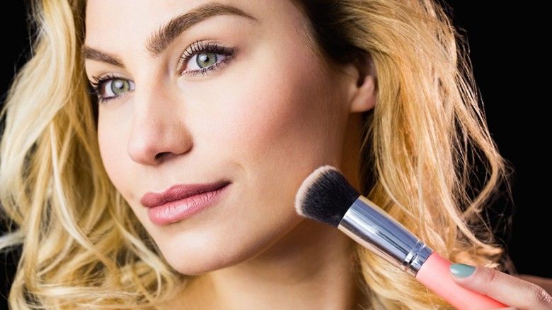 Want perfectly defined cheekbones? The makeup stylist has discovered a