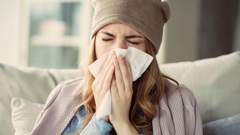 Pse njerëzit sëmuren me grip gjatë dimrit, shkencëtarët gjejnë arsyen biologjike