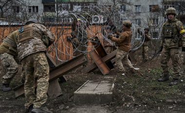 Këshilltari i Zelenskyt: Armiku po humb shumë më shumë trupa se ne në Bakhmut