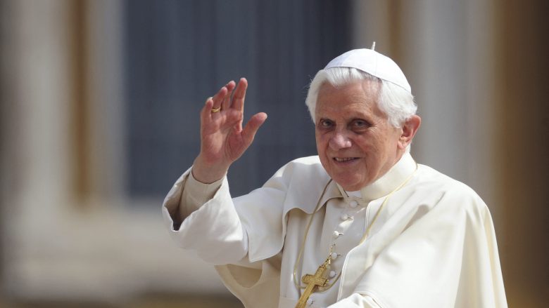 Ish-Papa Benedikti XVI ka vdekur në moshën 95-vjeçare