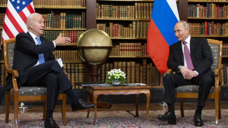 Putin i gatshëm të bisedojë me Bidenin për Ukrainën, por vendos një kusht që SHBA-ja moti e ka refuzuar