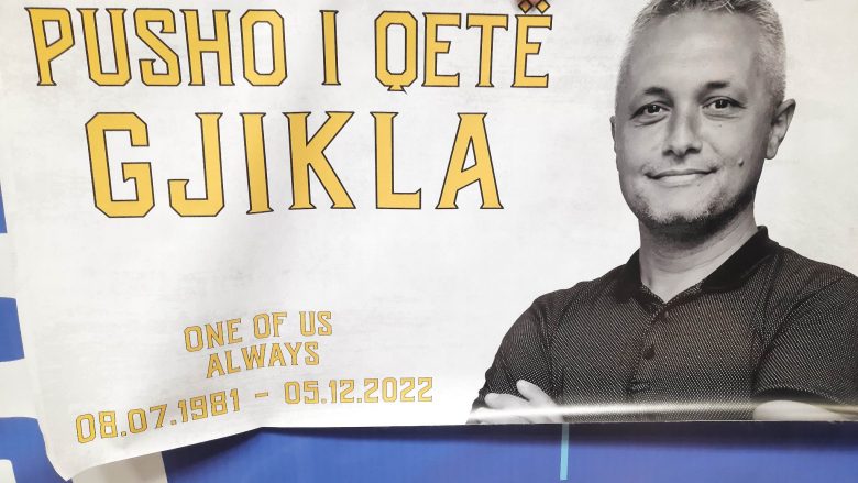 Tifozët e KB Pejës e përkujtojnë Arlind Gjikollin – Gjiklën në ndeshjen e Superkupës së Kosovës