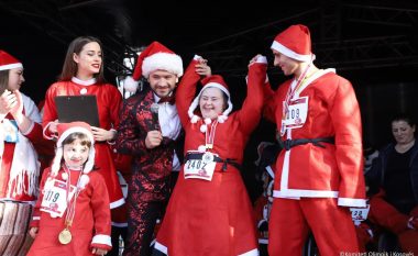 ‘Vrapo Babadimër’ dhuron kostumet e para për Down Syndrome Kosova dhe SOS Fshatrat e Fëmijëve Kosovë
