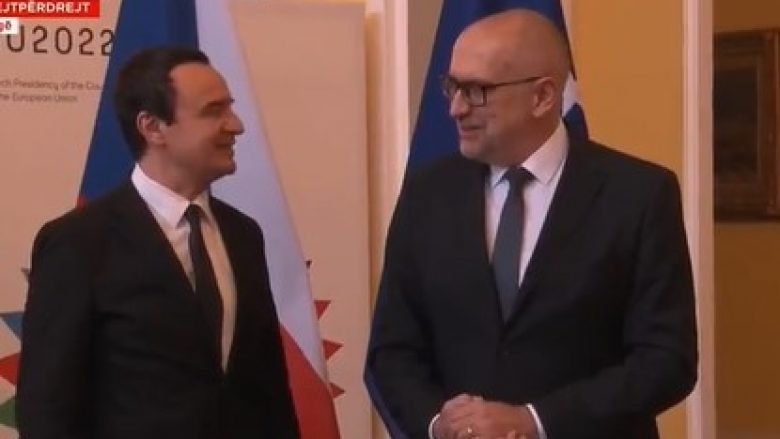 Kurti i dorëzon Presidencës Çeke aplikimin e Kosovës për anëtarësim në BE