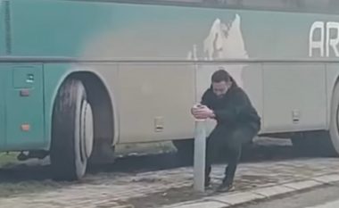 Arrestohet personi i cili dëmtoi shtyllat antiparking në Prishtinë, për ta parkuar autobusin