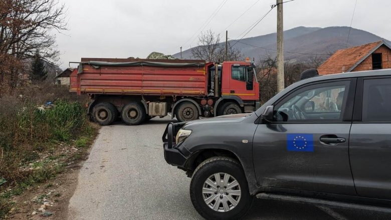 Zëvendësimi i policëve të bllokuar në Leposaviq, EULEX konfirmon se u bë me ndihmën e tyre