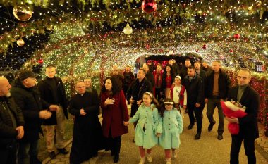 Osmani me familje, mbrëmjen e Krishtlindjes e priti në Pjetërshan
