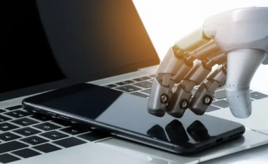 Krijohet roboti me inteligjencë artificiale që shkruan ese akademike