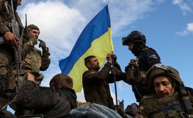 Ministria ukrainase e Mbrojtjes thotë se Kremlini nuk ka të ndalur me dezinformim – madje po përhap teori konspirative