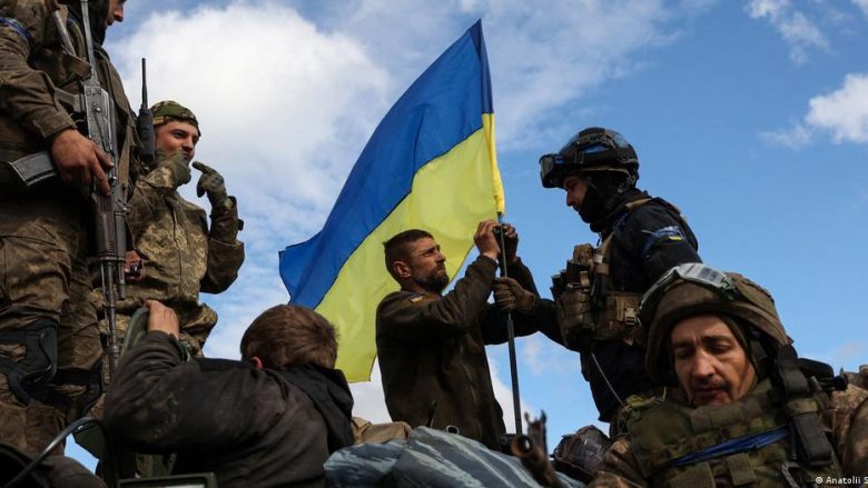 Ministria ukrainase e Mbrojtjes thotë se Kremlini nuk ka të ndalur me dezinformim – madje po përhap teori konspirative