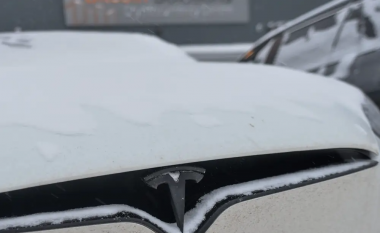 Një pronar i Tesla shpërndau videot e TikTok në lidhje me ndikimet e motit të ftohtë në veturën e tij
