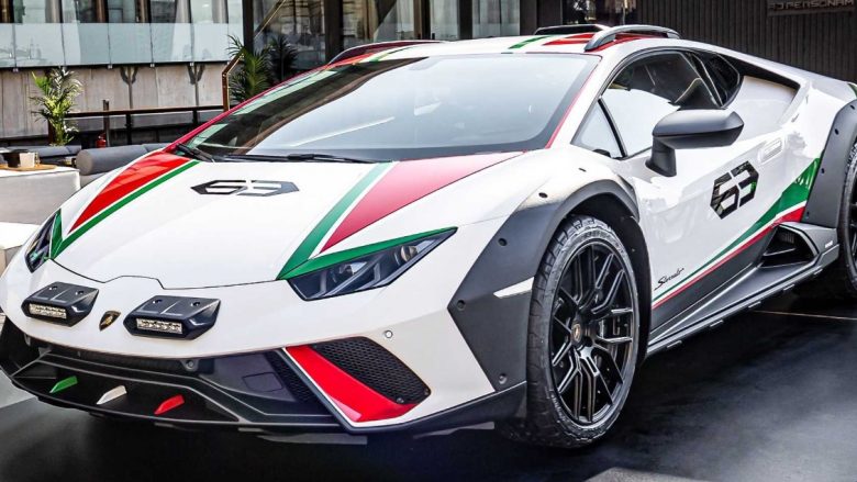 Lamborghini Huracan Sterrato arrin në Katar me ngjyrat e flamurit italian