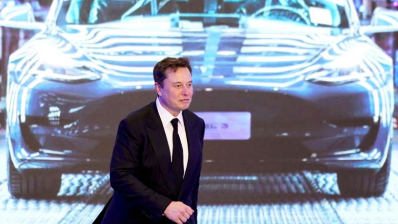 Elon Musk dhuron gati 2 miliardë dollarë aksione të Tesla-s për bamirësi