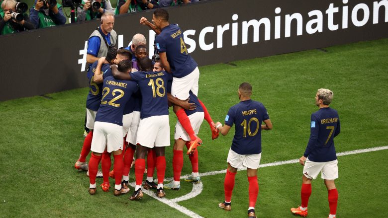 Franca fiton dramën ndaj Anglisë dhe kalon në gjysmëfinale