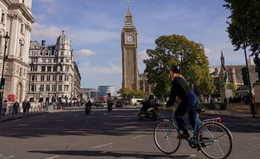 Si po mundohet Londra të reduktojë lëvizjen e makinave në qytet dhe të rrisë përdorimin e biçikletave