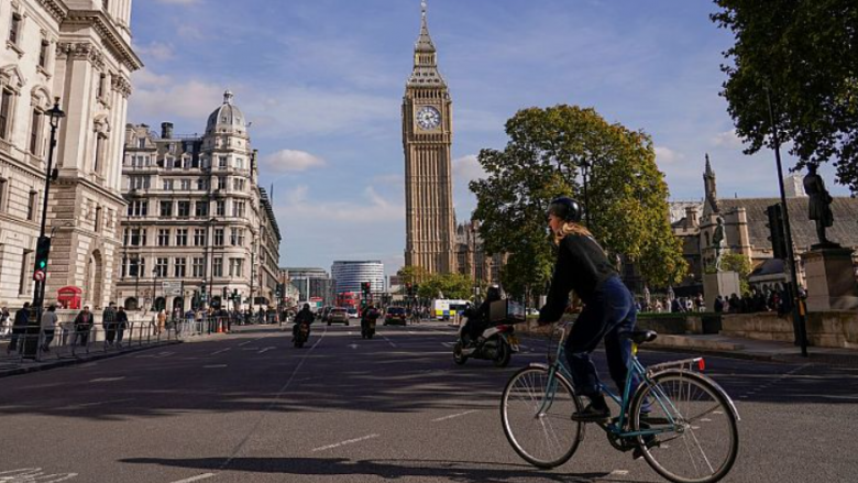 Si po mundohet Londra të reduktojë lëvizjen e makinave në qytet dhe të rrisë përdorimin e biçikletave