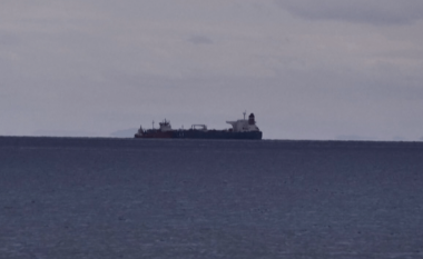 Anija ruse përballë brigjeve shqiptare, alarmi është dhënë nga mediat italiane