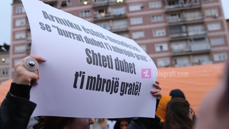 Protesta në Prishtinë kundër dhunës ndaj grave