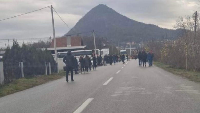 Dëgjohen alarme në veri, serbët bllokojnë rrugët në Rudarë dhe Leposaviq