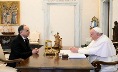 Begaj pritet në Vatikan, flet me Papa Françeskun për progresin e Kosovës