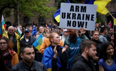 Bullgaria ndryshoi qëndrim, dërgon ndihmë ushtarake në Ukrainë