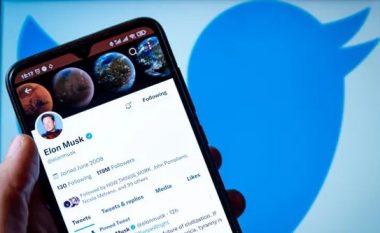 Musk pyet përdoruesit e Twitter nëse ai duhet të qëndrojë në krye të platformës së mediave sociale