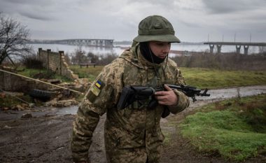 Rusia ‘mund të përpiqet përsëri të marrë Kievin’ në ofensivën që pritet në fillim të vitit të ri, thonë Zelensky dhe ushtria e tij