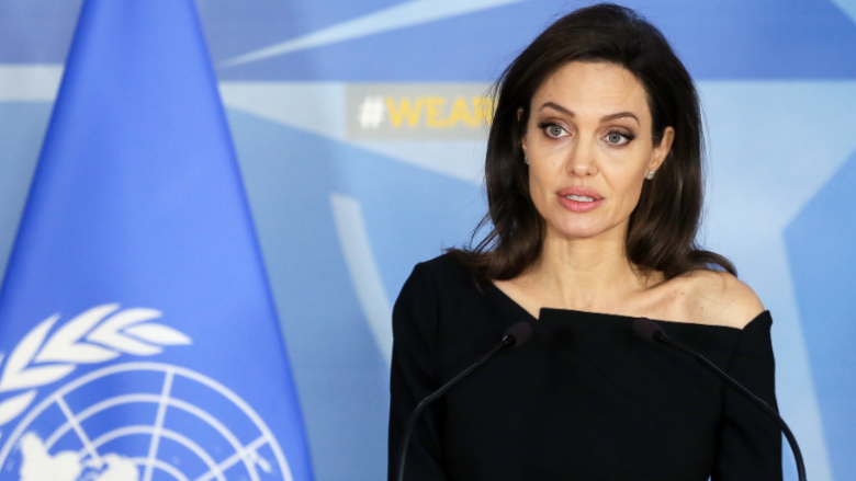 Angelina Jolie jep dorëheqje si e dërguar e OKB-së për refugjatë
