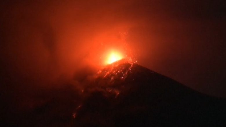 Një nga vullkanet më aktivë të Amerikës Qendrore shpërthen sërish