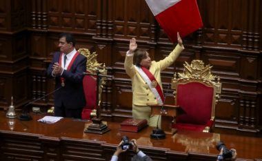 Dina Boluarte betohet si presidente e Perusë pas shkarkimit dhe arrestimit të Castillos
