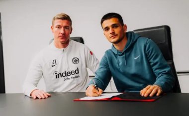 Zyrtare: Portieri i talentuar shqiptar Simon Simoni nënshkruan me Eintracht Frankfurt