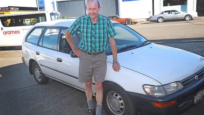 Toyota Corolla e vitit 1993 e shoferit në Zelandë të Re ka kaluar 2 milionë kilometra – dhe nuk e ka ndërmend të ndalet me kaq
